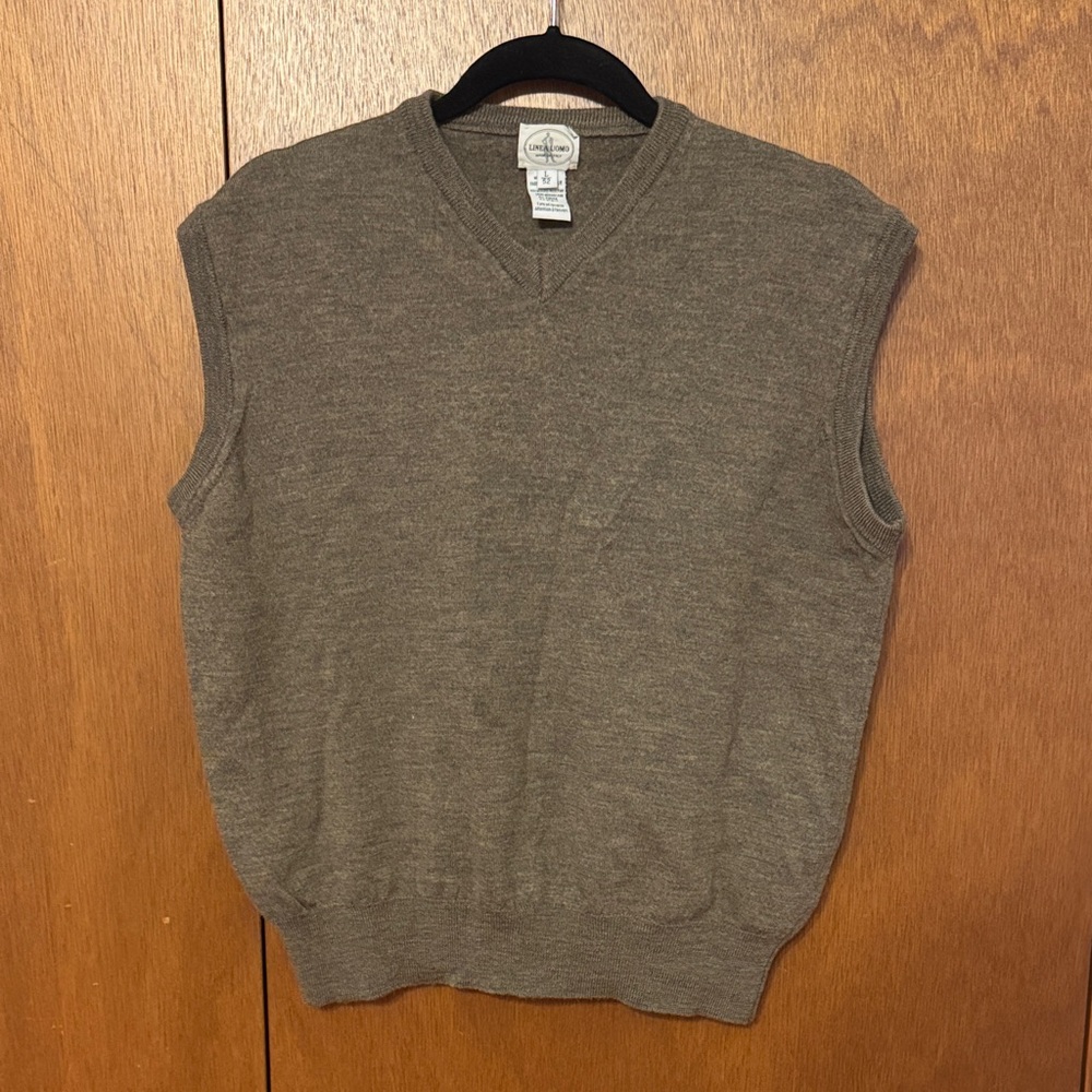 Línea Uomo Men's Tan V-Neck Sweater Vest